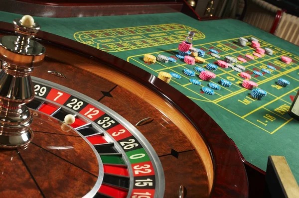 Sic Bo Dadu betting layout with dice combinations and payout odds displayed